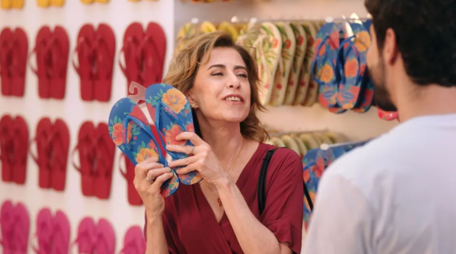 Havaianas vira alvo de boicote e queda na bolsa após campanha de fim de ano
